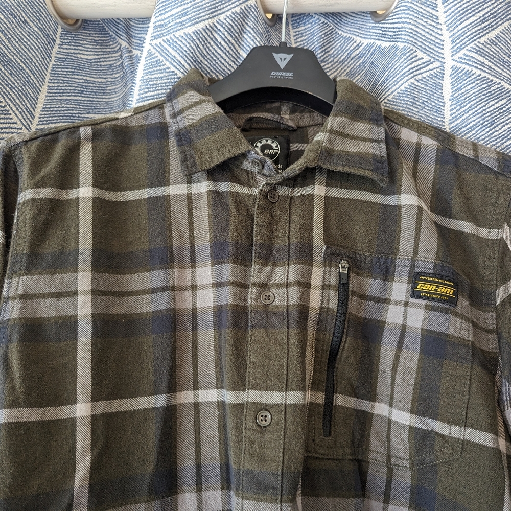Can Am men's large flannel